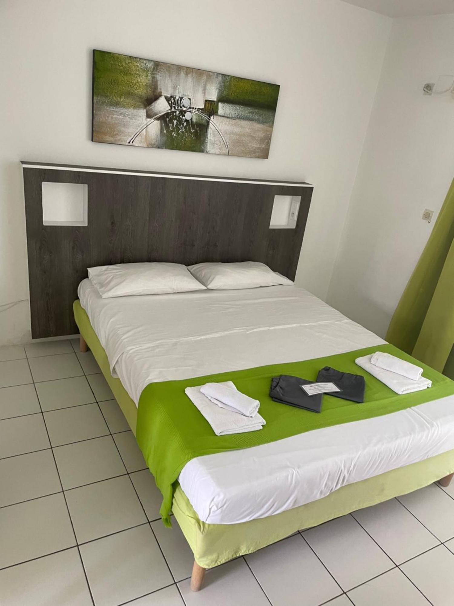 Aparthotel Les Créolines Sainte-Luce Esterno foto