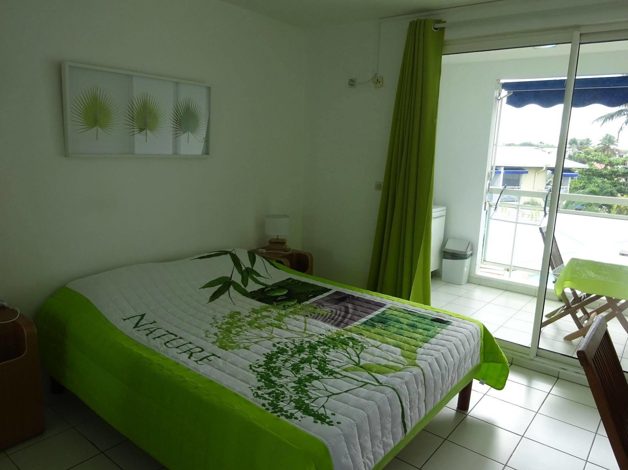 Aparthotel Les Créolines Sainte-Luce Esterno foto
